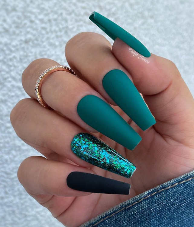 Gaudy but Gorgeous UV/LED Glitter Gel