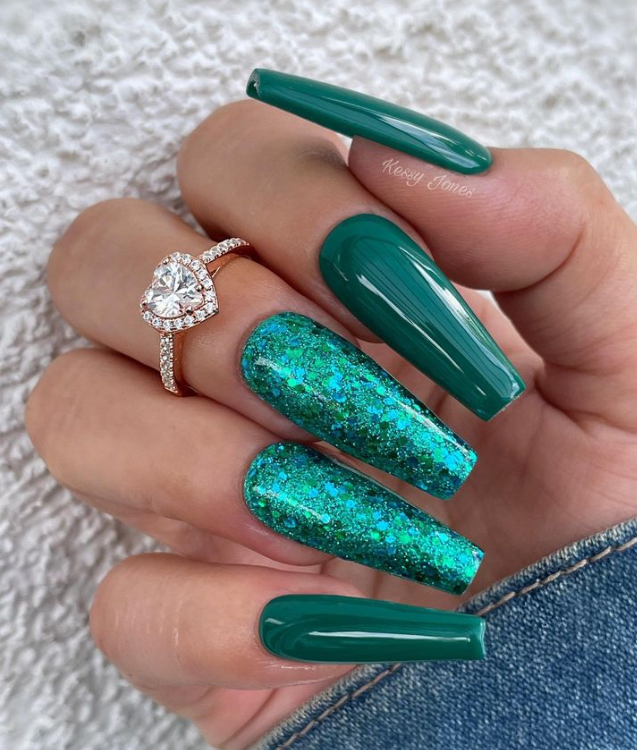 Gaudy but Gorgeous UV/LED Glitter Gel