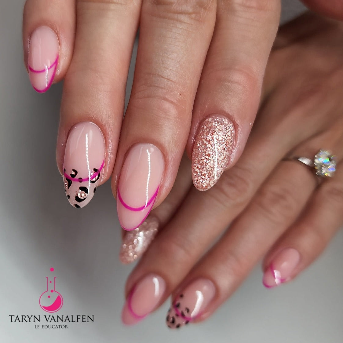 P+ Miss Suspicious Glitter Gel Polish, 15 ml.